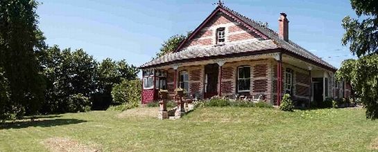 Home exchange listing HE18606