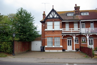 Home exchange listing HE23048